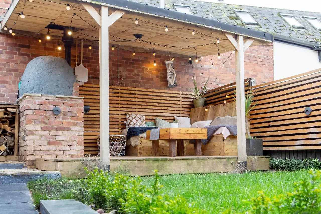Unique Exeter Tudor Cottage On Famous Cobbled Hill 0*,  Великобритания