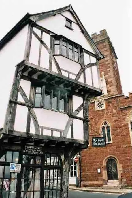 Дом отдыха Unique Exeter Tudor Cottage On Famous Cobbled Hill